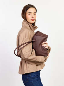 Saben: SABEN ISLA SHOULDER BAG-ESPRESSO LUXE