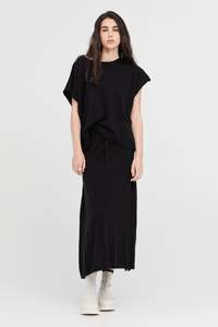 New Arrivals: TAYLOR R TEE-BLACK