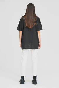 New Arrivals: TAYLOR BETWEEN MODULE TEE-BLACK/IVORY