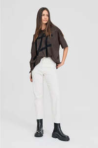 Winter 2026: TAYLOR BETWEEN MODULE TEE-PINECONE/BLACK