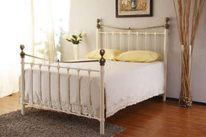 Victorian High Bed with MEM23 Mattress Combo - Queen