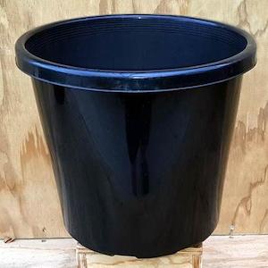 Accessories: 25cm 8.5 litre GCP Black Round Plastic Pot