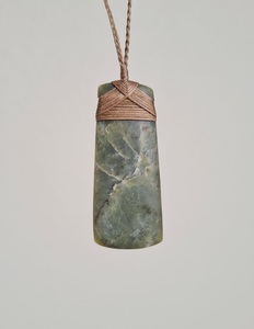 Large Pounamu Toki – Tuhuru Taonga