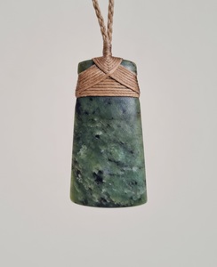 Pounamu Toki – Tuhuru Taonga