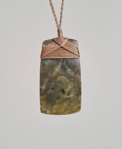 Pounamu Toki – Tuhuru Taonga
