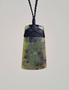 Pounamu Toki – Tuhuru Taonga