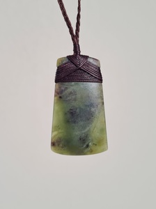 Pounamu Toki – Tuhuru Taonga