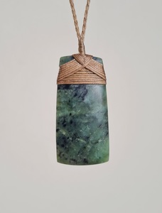 Pounamu Toki – Tuhuru Taonga