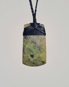 Pounamu Toki – Tuhuru Taonga