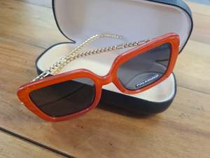 Sunglasses red-gold chain