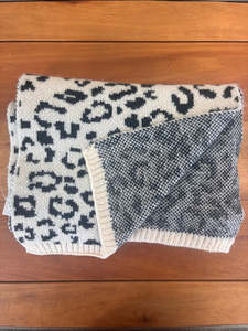 Scarf: Sabina Leopard Print Beige Black
