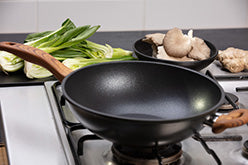 Cookware: Gourmet wok