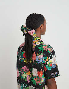 Life Is A Flower: Joust flourishing scrunchie - Black floral