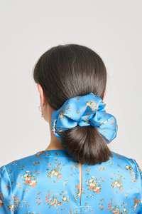 Deadstock: Oversized scrunchie - Blue satin