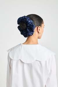 Oversized scrunchie - Navy posy