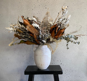 Dried Flowers: Winter – dried flower arrangement