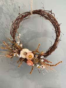 Dried Flowers: Demi Dried Flower Wreath