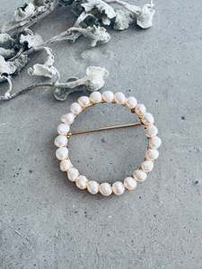 Genuine pearl circlestockpin brooch