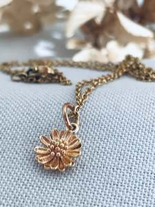 Little Daisy Necklace petite