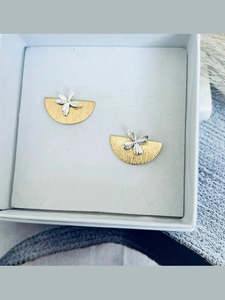 Flower Earrings: CHEMISTRY Earrings Stud Lily