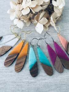 All Resin: Arc wood resin earrings x5