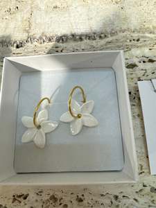Photography: Flower ceramic earring