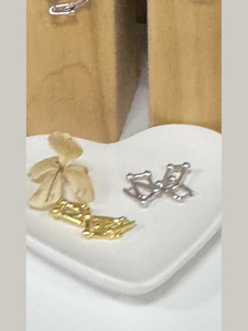 Photography: D jointed earrings