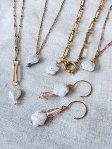 Bulk Mix Deals: 12x Pearl Earrings Mix