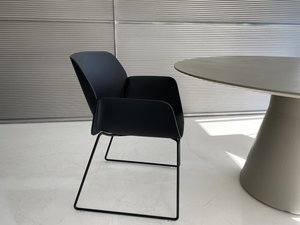 Products: Chair – Nuez armchair-Black