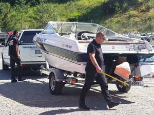 Single Axle Boat Trailers: Boat Fitting