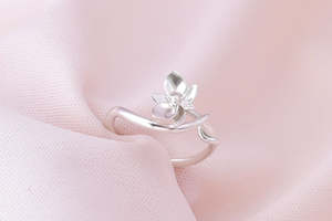 Botanical: Entwined Mini Orchid Ring - Silver and 9K gold