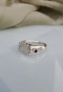 Gifts: Mothmade Jewels Sandcastle Signet Ring