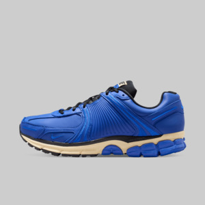 Nike: Zoom Vomero 5 QS "Swooshless"