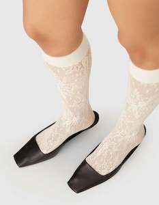 New In 1: Rosa Lace Knee-Highs Ivory