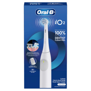 Toothbrushes: Oral B IO 2 Power Brush White