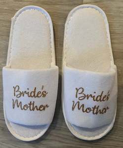 Bridal Party: Bride's Mother Slippers - Gold Glitter Script, Style D