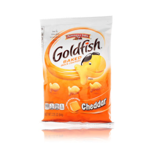 Goldfish Cheez Its: Goldfish Cheddar Crackers 64g