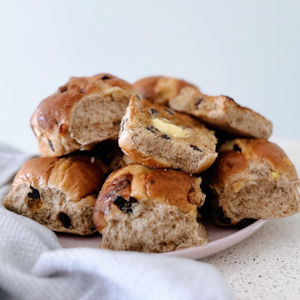 Snacks Extras: Hot Cross Buns x 6 (traditional)