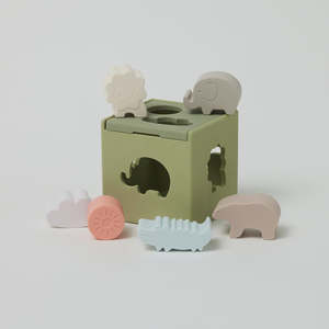 Baby Essentials: Over The Dandelions - Silicone Sorting Box With Animals