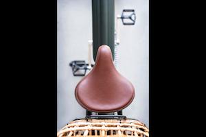 Accessories: Vallkree Vegan P.Leather Saddle