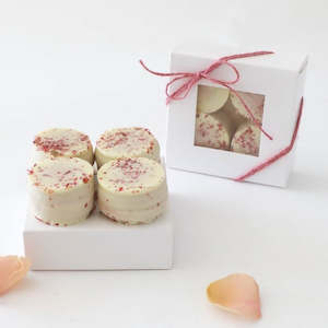 Strawberry & Cream Macarons Deluxe