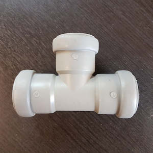 Waste Water Plumbing: 28mm Push Fit T Connector