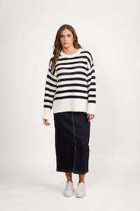 1079 Off White/Ink - Round Neck Relaxed Jumper