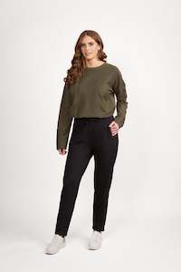 5026 Black - Relaxed Leg Ankle Grazer Pant