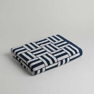 Willis Organic Cotton Pool Towel | Obsidian & Stone