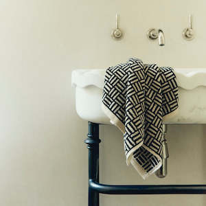 Baina: Torrens Hand Towel Sand & Noir
