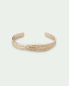 Tutti Jewellery: Tutti-Driftline Bangle | Gold
