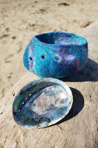 beach design: Cute vase inspired paua shell, Home decor New Zealand's gift. Use to keep memories from the beach. Coastal lifestyle.
