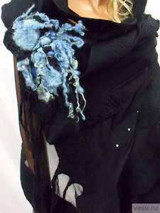 Brooch merino silk 4235