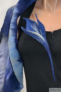 Brooch blue flower 4225